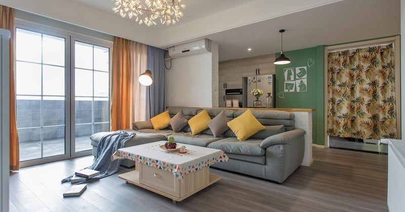 Éclairer votre salon avec style : le guide du lustre moderne